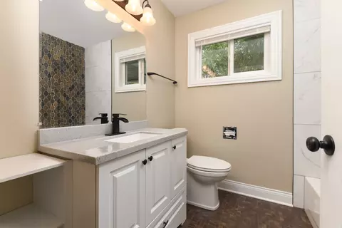 Bath - 16218 Saint Louis Ave, Markham, IL 60428 photo 3 of 4