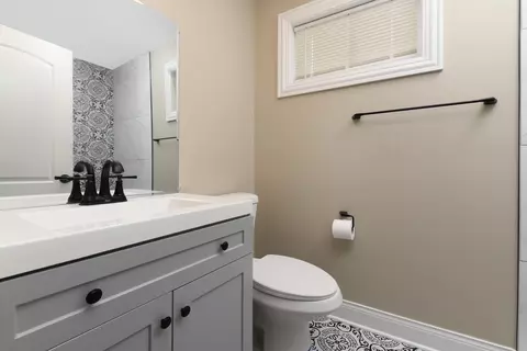 Bath - 16218 Saint Louis Ave, Markham, IL 60428 photo 2 of 4