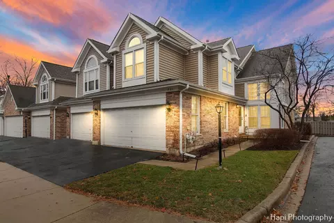 831 Fairmont Ct, Des Plaines, IL 60018