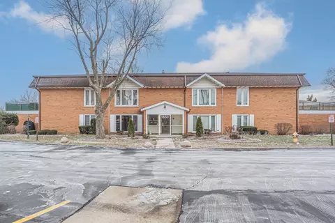 1850 W Surrey Park Ln #1C, Arlington Heights, IL 60005