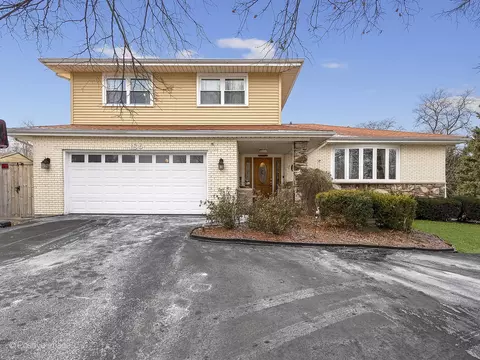 186 Swallow Ave, Bloomingdale, IL 60108