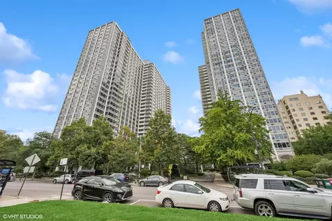 4250 N Marine Dr #401, Chicago, IL 60613