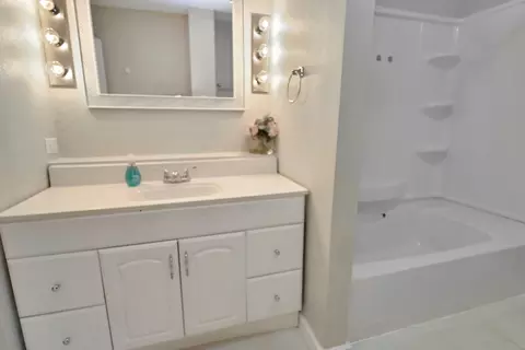 Bath - 1114 W College Ave, Normal, IL 61761 photo 3 of 10