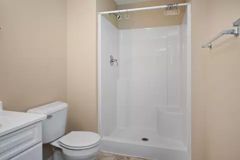 Bath - 1114 W College Ave, Normal, IL 61761 photo 9 of 10