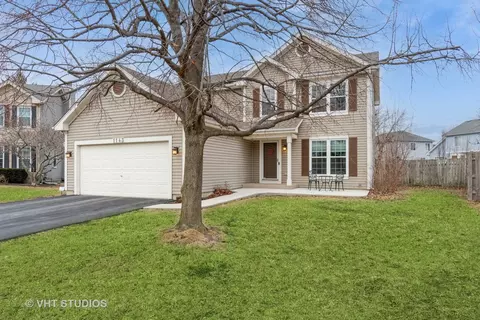 1143 Lakewood Cir, Naperville, IL 60540