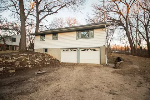 222 Timber Ln, Dixon, IL 61021