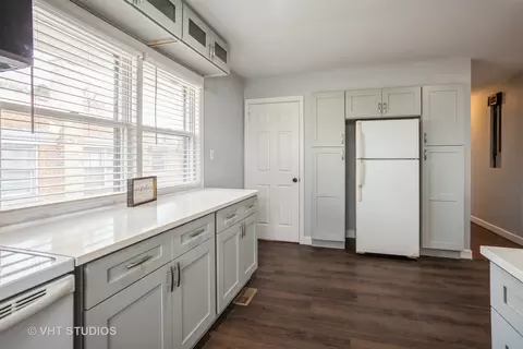 Kitchen - 5835 Burr Oak Ave, Berkeley, IL 60163 photo 4 of 4