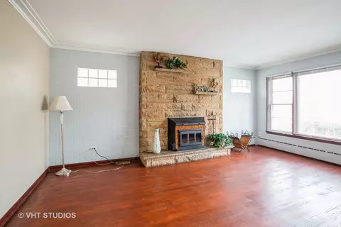 Living - 5835 Burr Oak Ave, Berkeley, IL 60163 photo 2 of 4