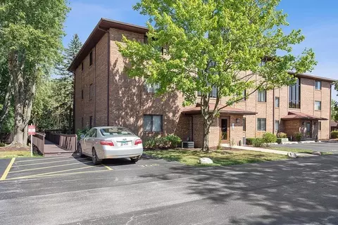 15137 Quail Hollow Dr #205, Orland Park, IL 60462