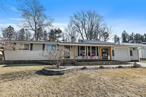 1900 Perry Ct, Sycamore, IL 60178