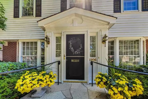 Exterior - 1166 Cherry St, Winnetka, IL 60093 photo 3 of 11