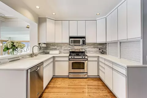 Kitchen - 1166 Cherry St, Winnetka, IL 60093 photo 2 of 4