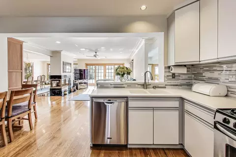 Kitchen - 1166 Cherry St, Winnetka, IL 60093 photo 3 of 4