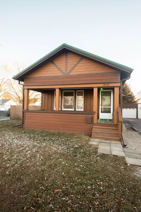 1404 W 1st St, Dixon, IL 61021