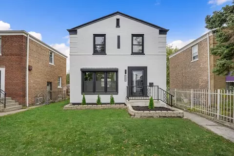 9137 S Saginaw Ave, Chicago, IL 60617