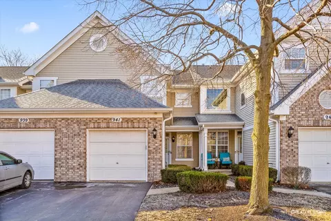 941 Sheridan Cir, Naperville, IL 60563