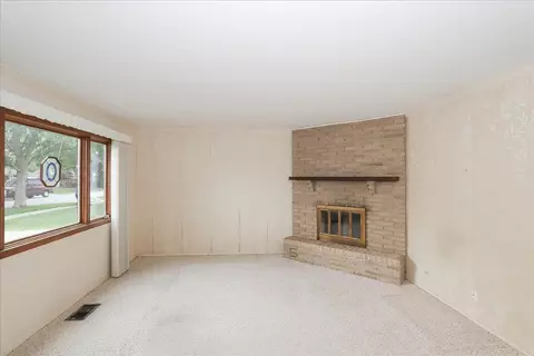 142 W Wayne Pl, Wheeling, IL 60090 photo 8
