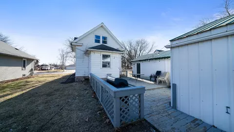 Exterior - 404 E Mason St, Polo, IL 61064 photo 10 of 12