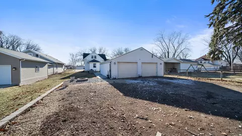Exterior - 404 E Mason St, Polo, IL 61064 photo 9 of 12