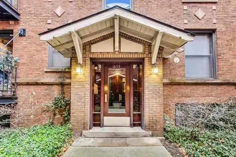 1653 W Addison St #2A, Chicago, IL 60613