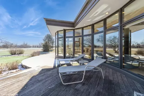 Exterior - 8401 Glenerye Rd, Darien, IL 60561 photo 5 of 7