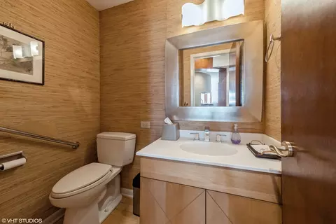 Bath - 8401 Glenerye Rd, Darien, IL 60561 photo 1 of 5