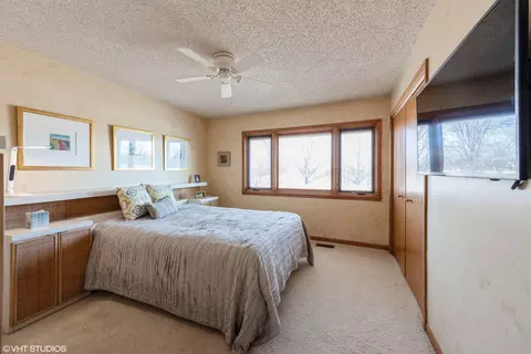 Bedroom - 8401 Glenerye Rd, Darien, IL 60561 photo 3 of 4