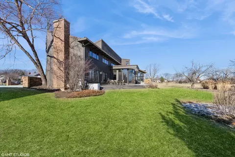 Exterior - 8401 Glenerye Rd, Darien, IL 60561 photo 2 of 7