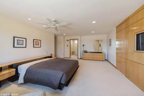 Bedroom - 8401 Glenerye Rd, Darien, IL 60561 photo 2 of 4