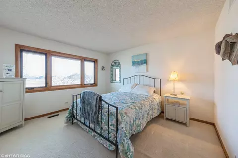 Bedroom - 8401 Glenerye Rd, Darien, IL 60561 photo 4 of 4