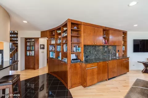 Kitchen - 8401 Glenerye Rd, Darien, IL 60561 photo 3 of 3