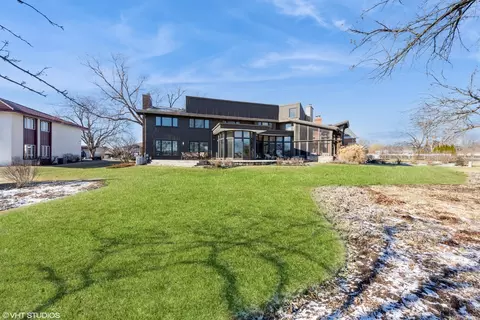 Exterior - 8401 Glenerye Rd, Darien, IL 60561 photo 3 of 7