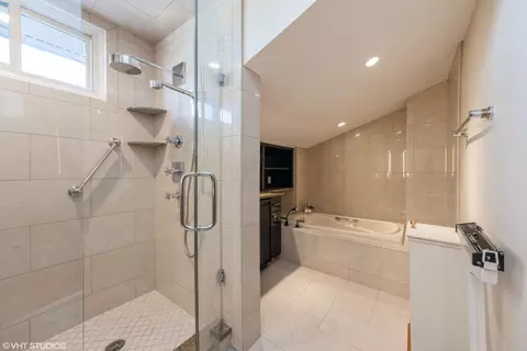 Bath - 8401 Glenerye Rd, Darien, IL 60561 photo 3 of 5
