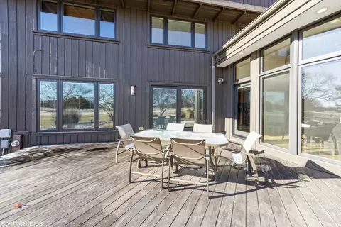 Exterior - 8401 Glenerye Rd, Darien, IL 60561 photo 6 of 7