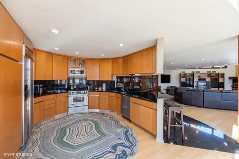Kitchen - 8401 Glenerye Rd, Darien, IL 60561 photo 1 of 3