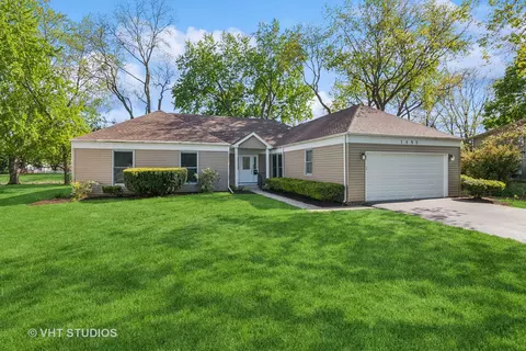 1490 Briar Cv, Wheaton, IL 60189