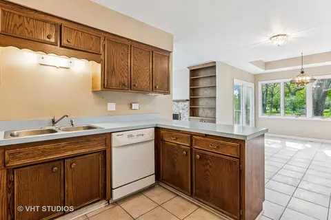 1490 Briar Cv, Wheaton, IL 60189 photo 8