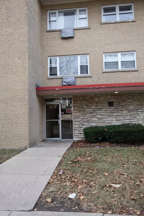 415 S Maple Ave #303, Oak Park, IL 60302