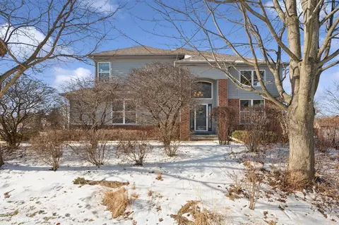 4102 Bordeaux Dr, Northbrook, IL 60062