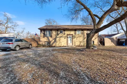 124 S Pinecrest Rd, Bolingbrook, IL 60440
