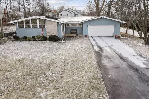 706 Parkside Rd, Naperville, IL 60540