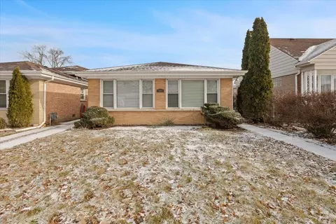 7653 E Prairie Rd, Skokie, IL 60076