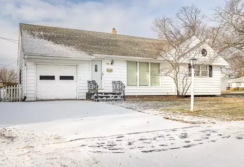 505 Calvin Park Blvd S, Rockford, IL 61108