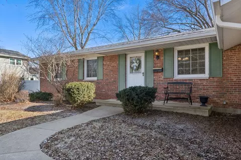 4165 O Hare Dr, Hoffman Estates, IL 60192 photo 2
