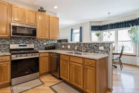 Kitchen - 1030 Stephen Ct, Aurora, IL 60502 photo 2 of 3