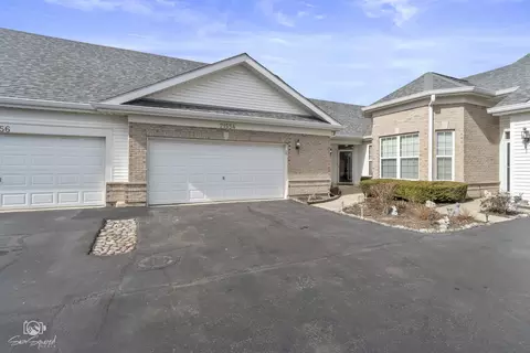 21554 Papoose Lake Ct, Crest Hill, IL 60403