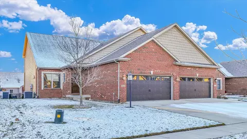 1613 Delane Dr # B, Mahomet, IL 61853