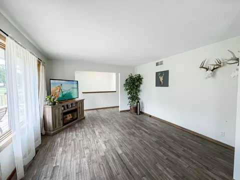 Living - 315 S Jackson Rd, Pecatonica, IL 61063 photo 2 of 9