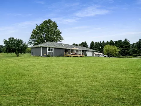 Exterior - 315 S Jackson Rd, Pecatonica, IL 61063 photo 3 of 18