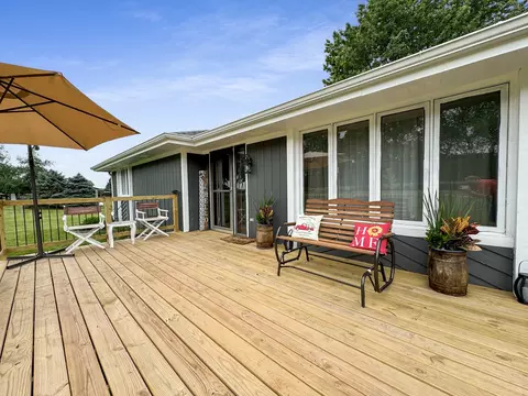 Exterior - 315 S Jackson Rd, Pecatonica, IL 61063 photo 7 of 18